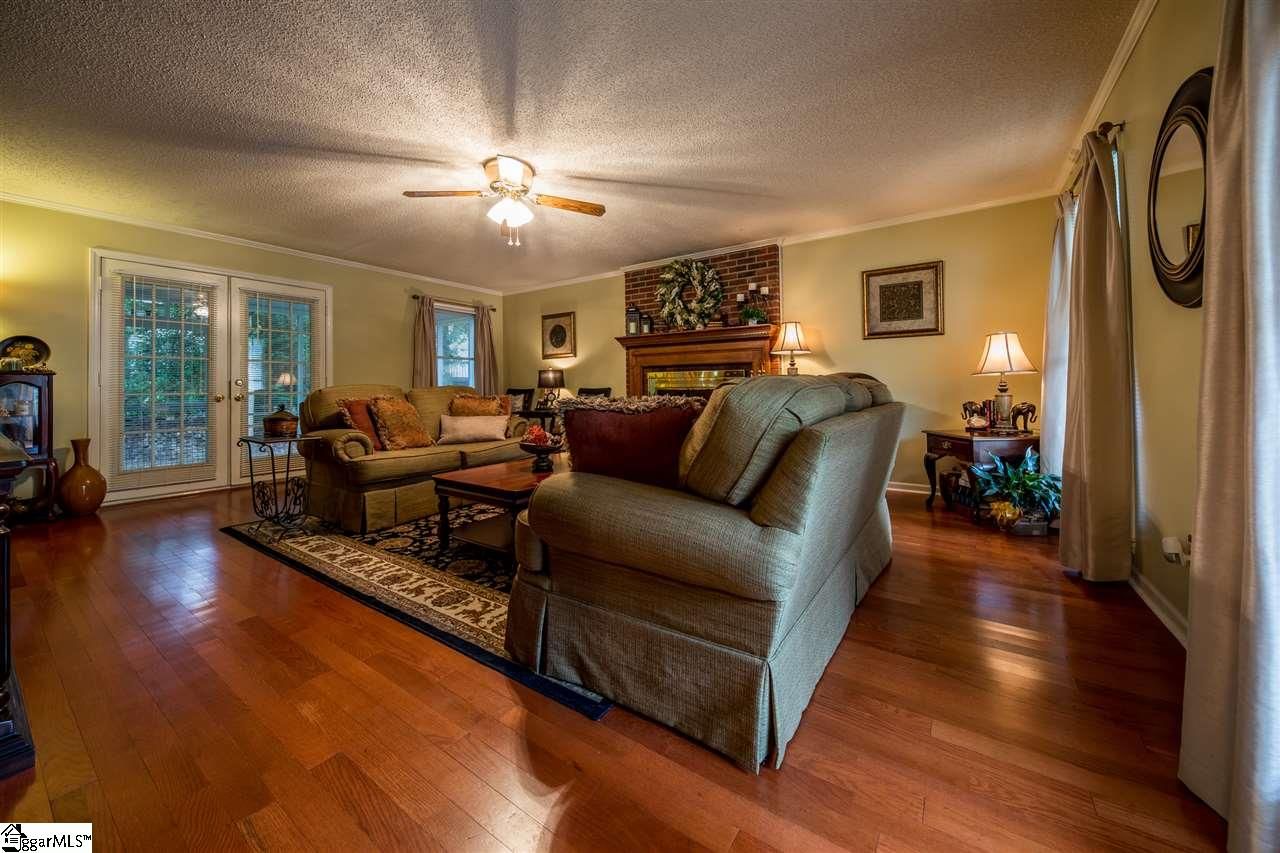 Property image 3 at 5 Oliver Court, Simpsonville, SC 29681