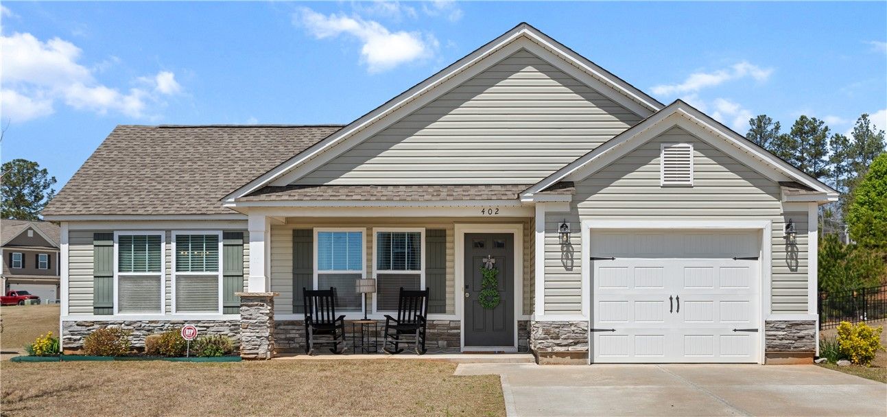 Wren Point, Pendleton Community