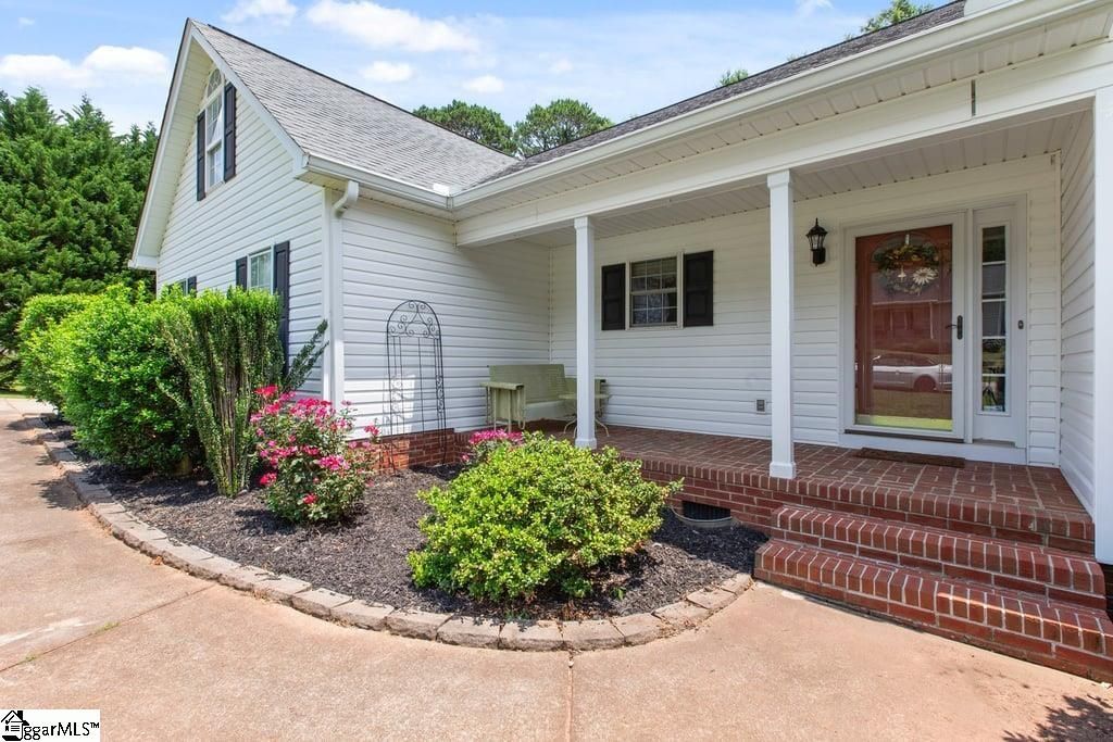 Property image 3 at 6 Raynes Court, Taylors, SC 29687