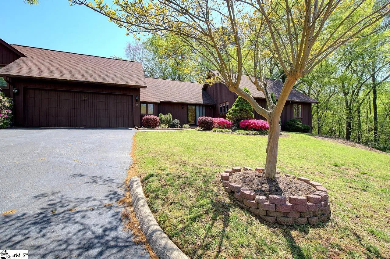 Creekside Villas, Greenville Community