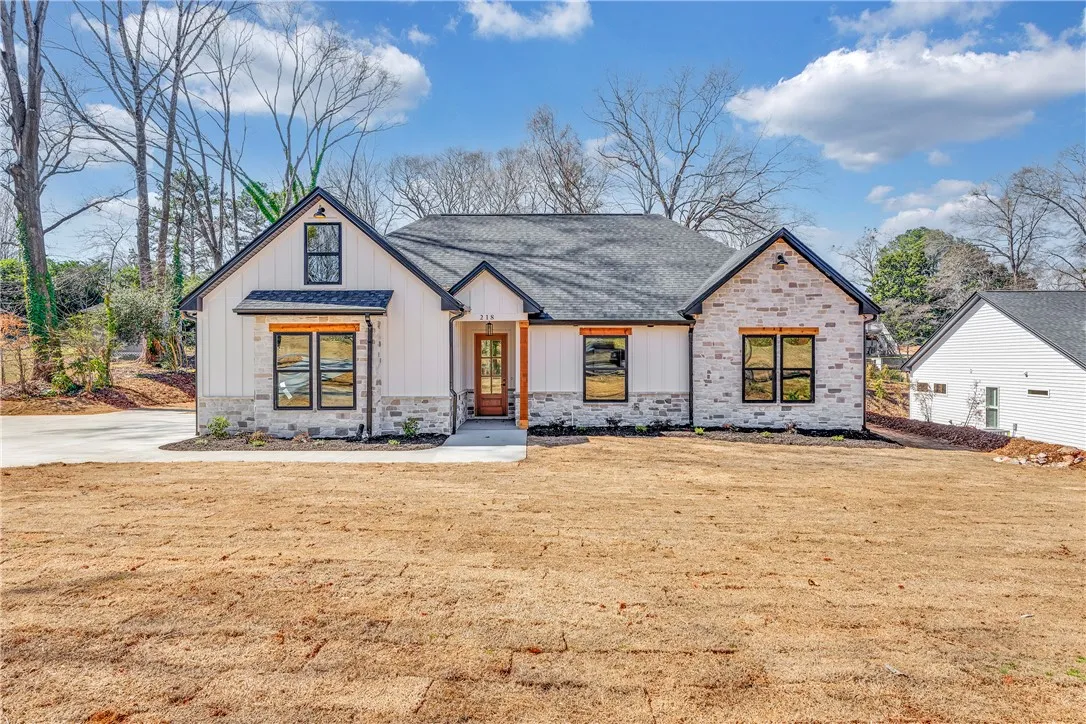 Stonewall Woods, Anderson Community