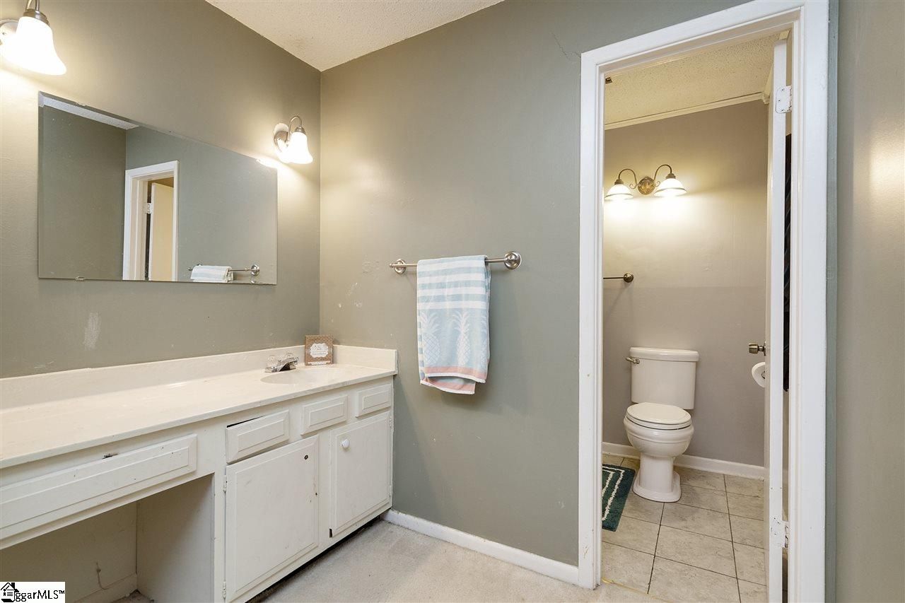 Property image 4 at 1003 Hollow Oak Drive, Taylors, SC 29687