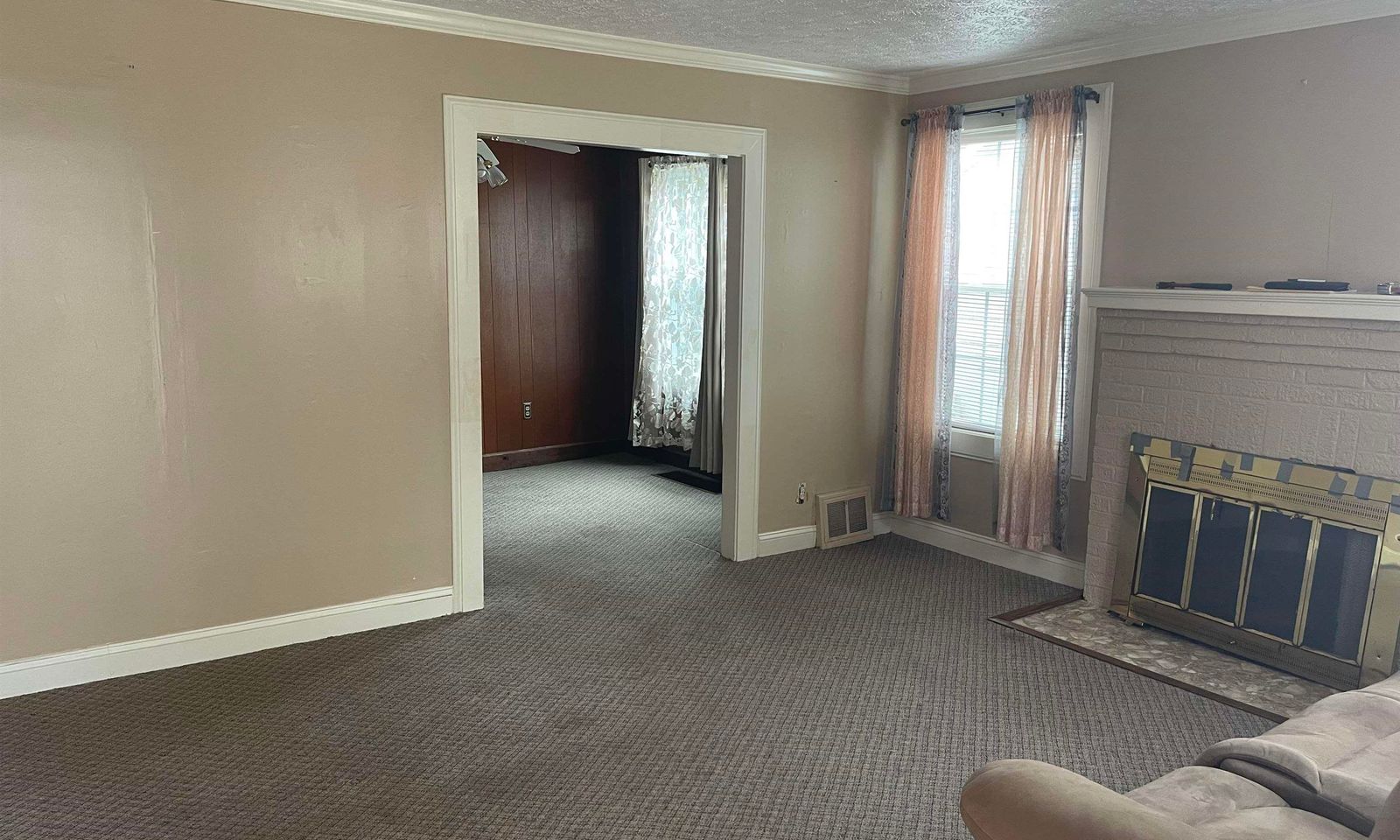 Property image 3 at 14 Hawthorne Lane, Greenville, SC 29605