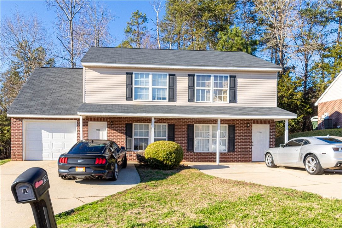 Property image 1 at 220 SPRINGFIELD Circle, Easley, SC 29642