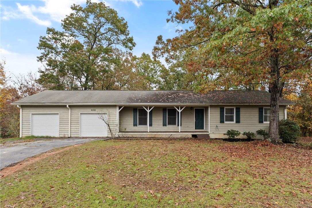 Property image 1 at 4014 Creekside Drive, Seneca, SC 29672
