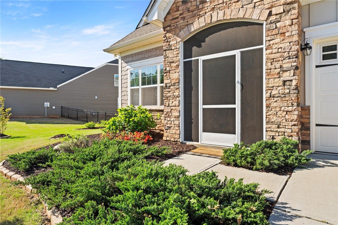 Property image 3 at 125 Double Crest Drive, Taylors, SC 29687