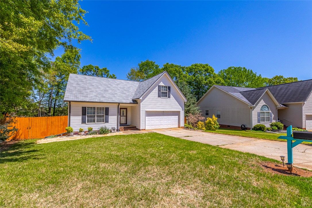 Property image 2 at 14 River Run Court, Greenville, SC 29605