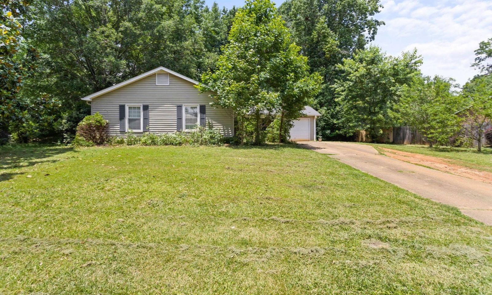 Property image 4 at 217 Hunters Trail, Greenville, SC 29615-4026