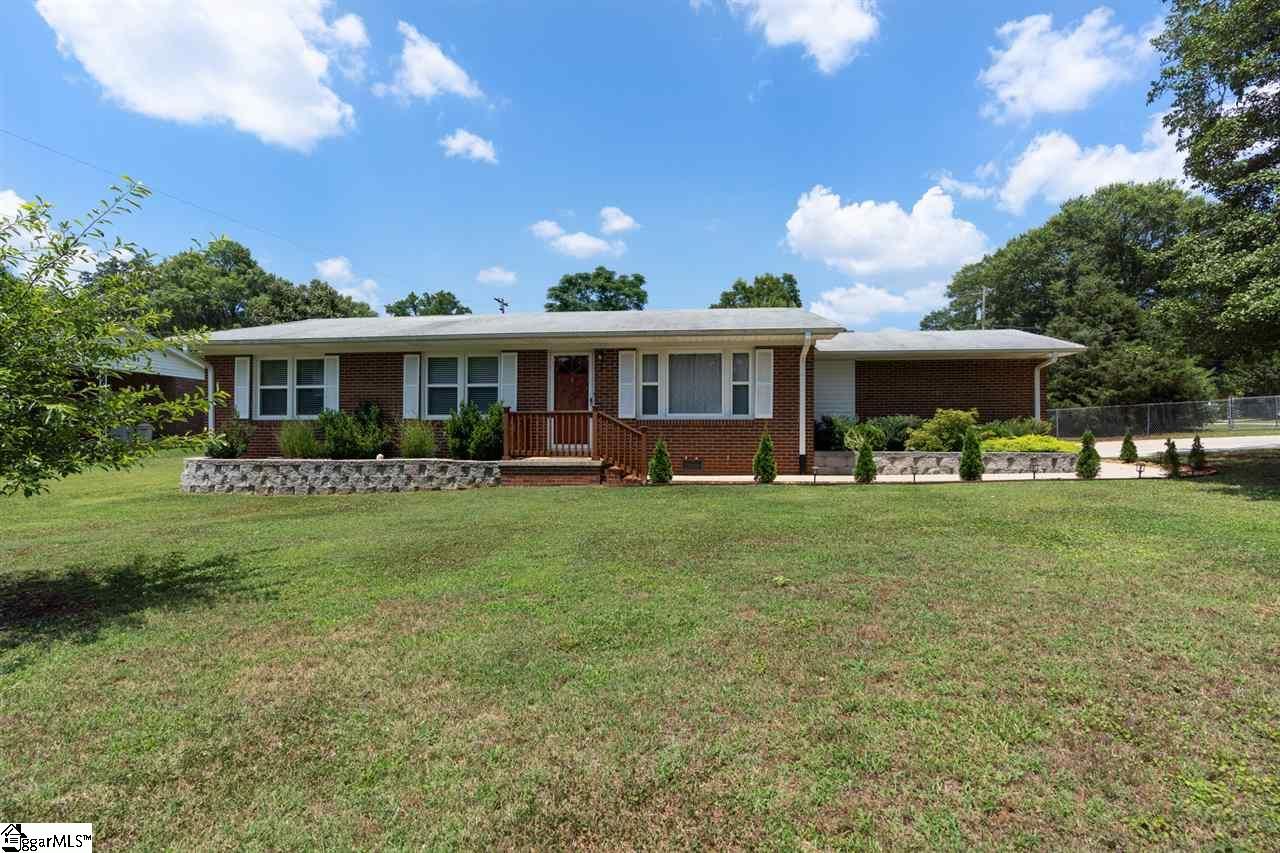 Property image 1 at 2 Yeoman Street, Greenville, SC 29605