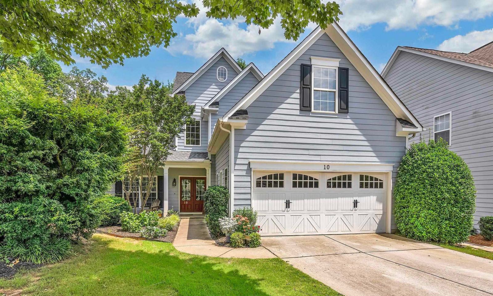 Main image of property at 10 Majestic Oak Court, Greenville, SC 29609