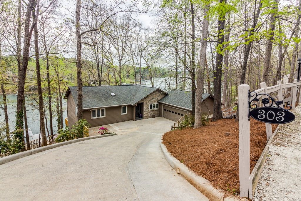 Property image 2 at 303 Harbor Drive, Seneca, SC 29672