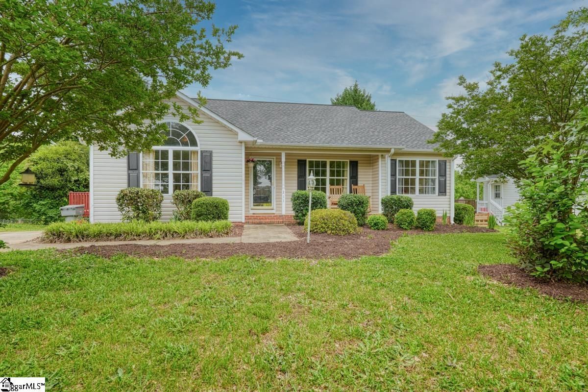 Property image 1 at 211 Queensbury Way, Spartanburg, SC 29302