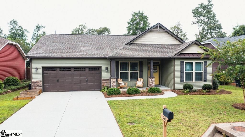 Property image 1 at 220 Finley Hill Court, Simpsonville, SC 29681-8130