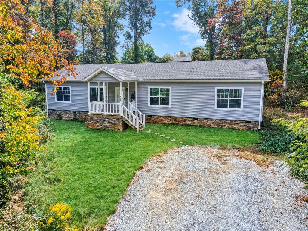Main image of property at 417 Indian Trail, Taylors, SC 29687