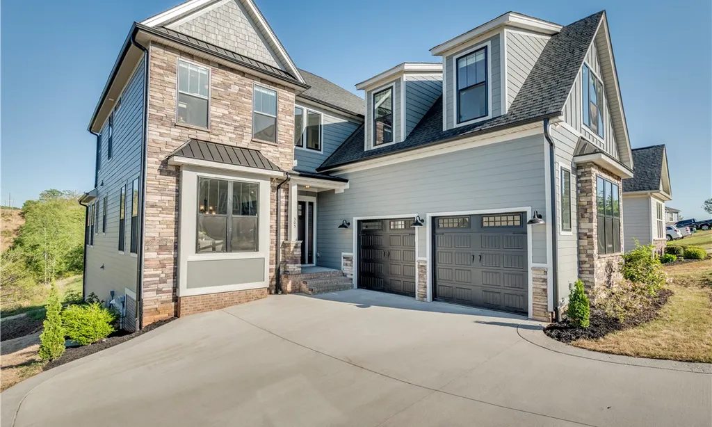 305 S River Bluff