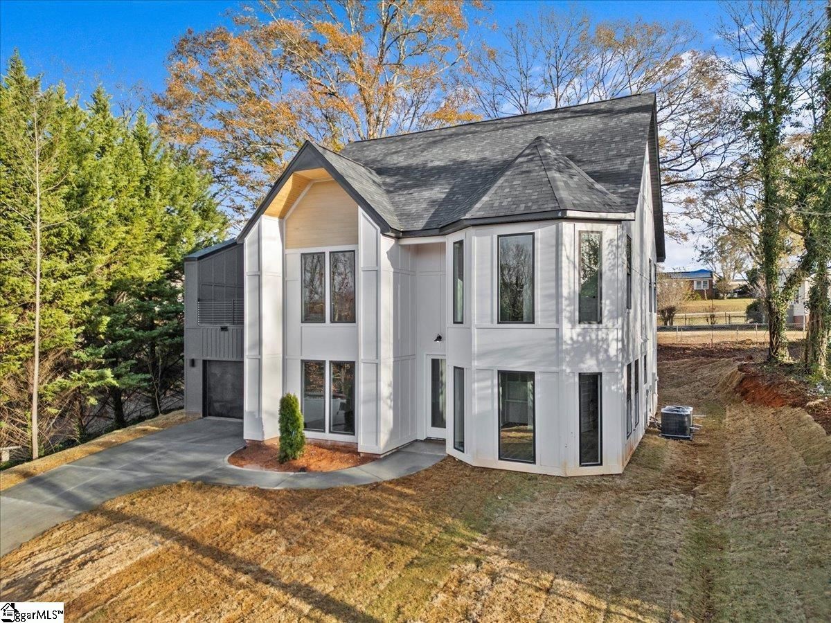 Property image 2 at 105 Tanglewood Drive, Greenville, SC 29611
