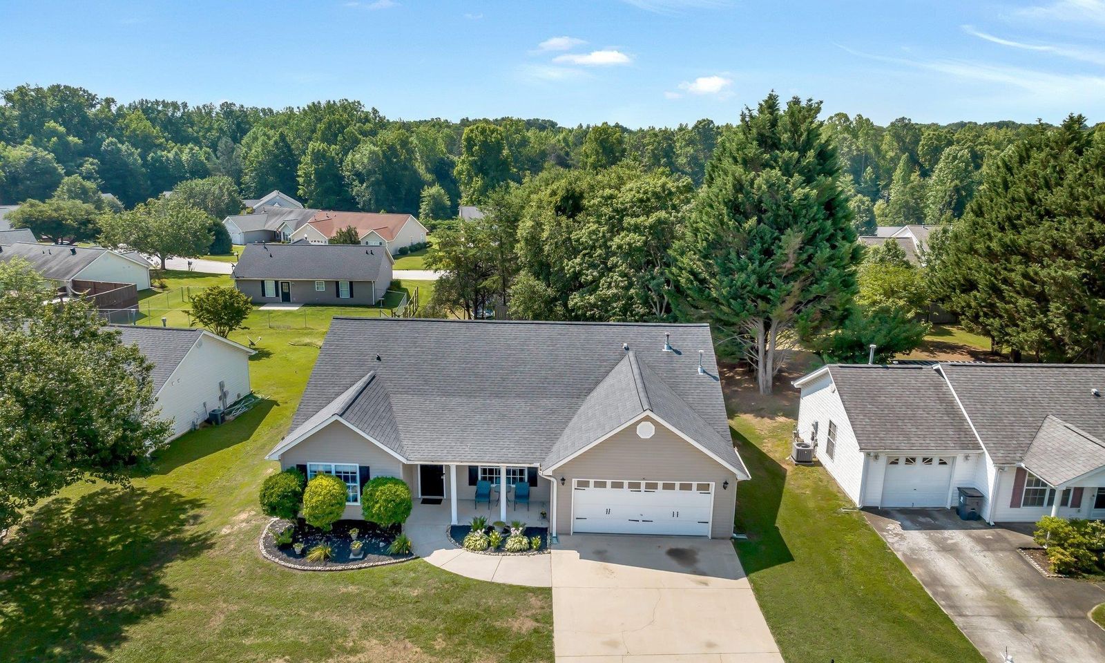 Property image 3 at 16 Fishing Run Court, Taylors, SC 29687