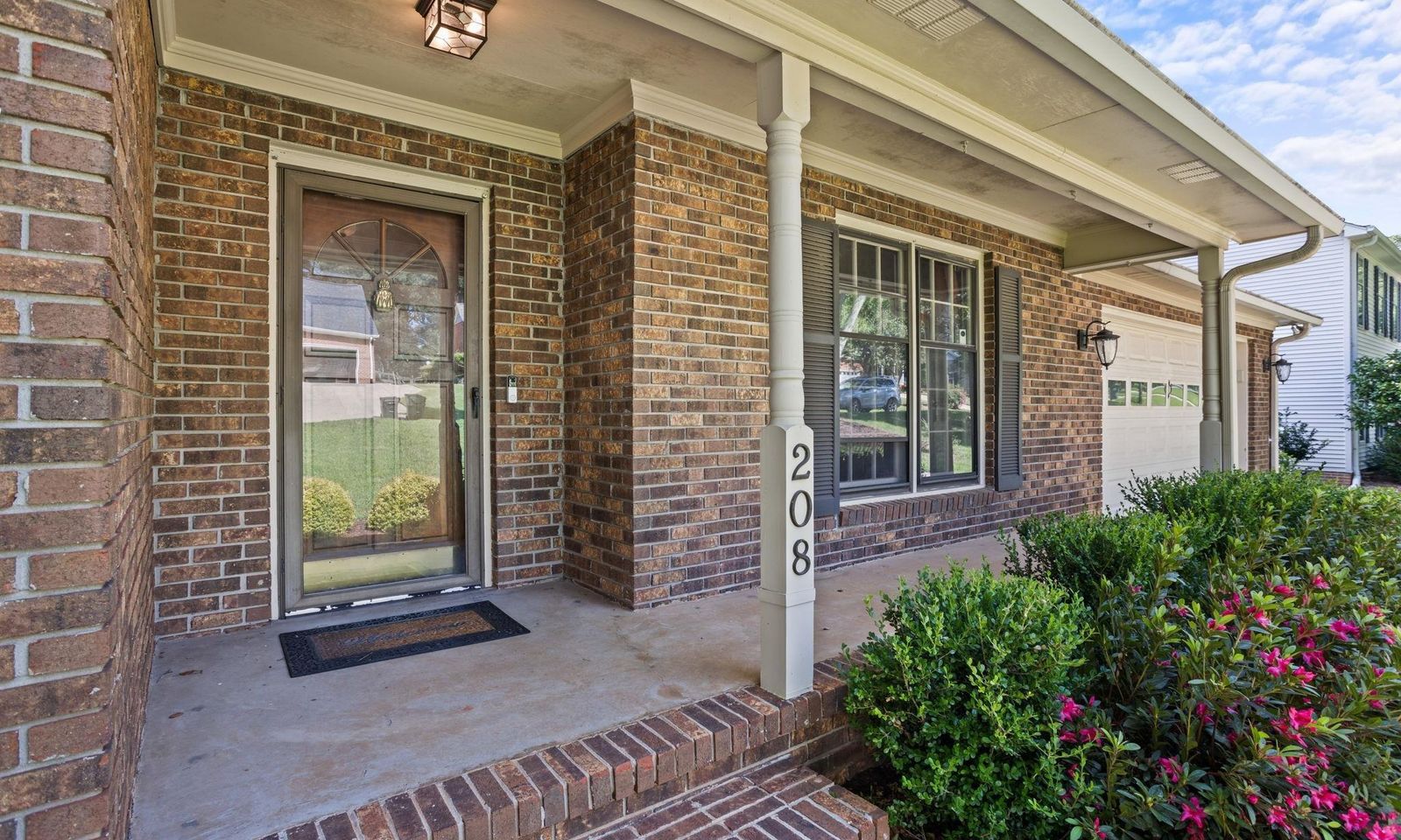 Property image 4 at 208 W Silverleaf Street, Greer, SC 29650