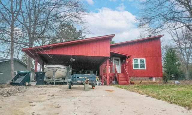 202 Stonegate Road