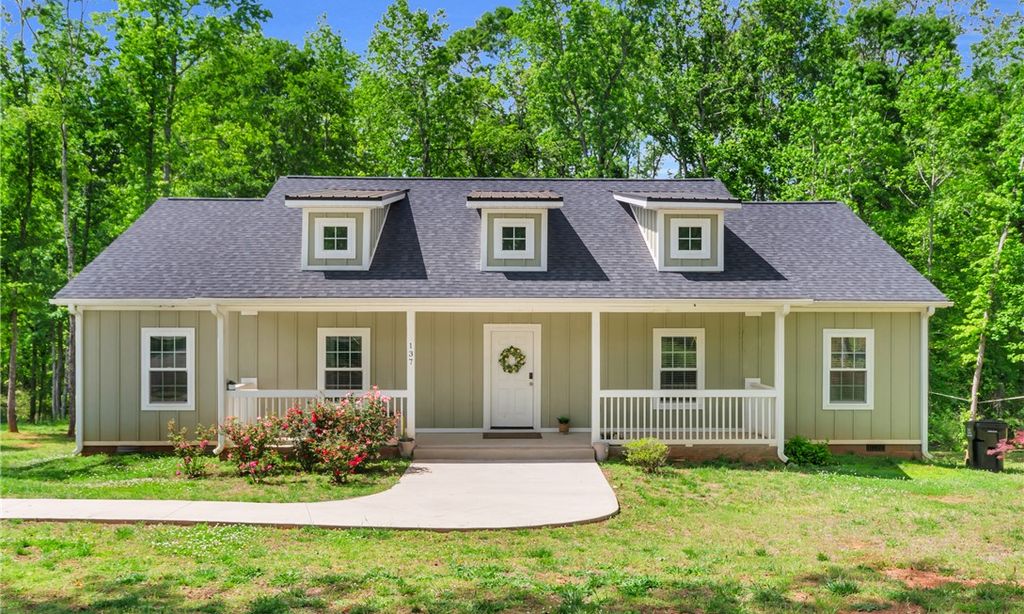 137 Boxwood Lane