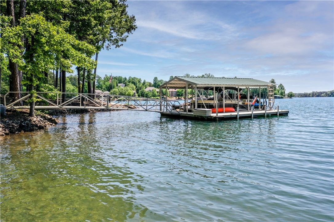 Property image 4 at 515 Beacon Shores Drive, Seneca, SC 29672
