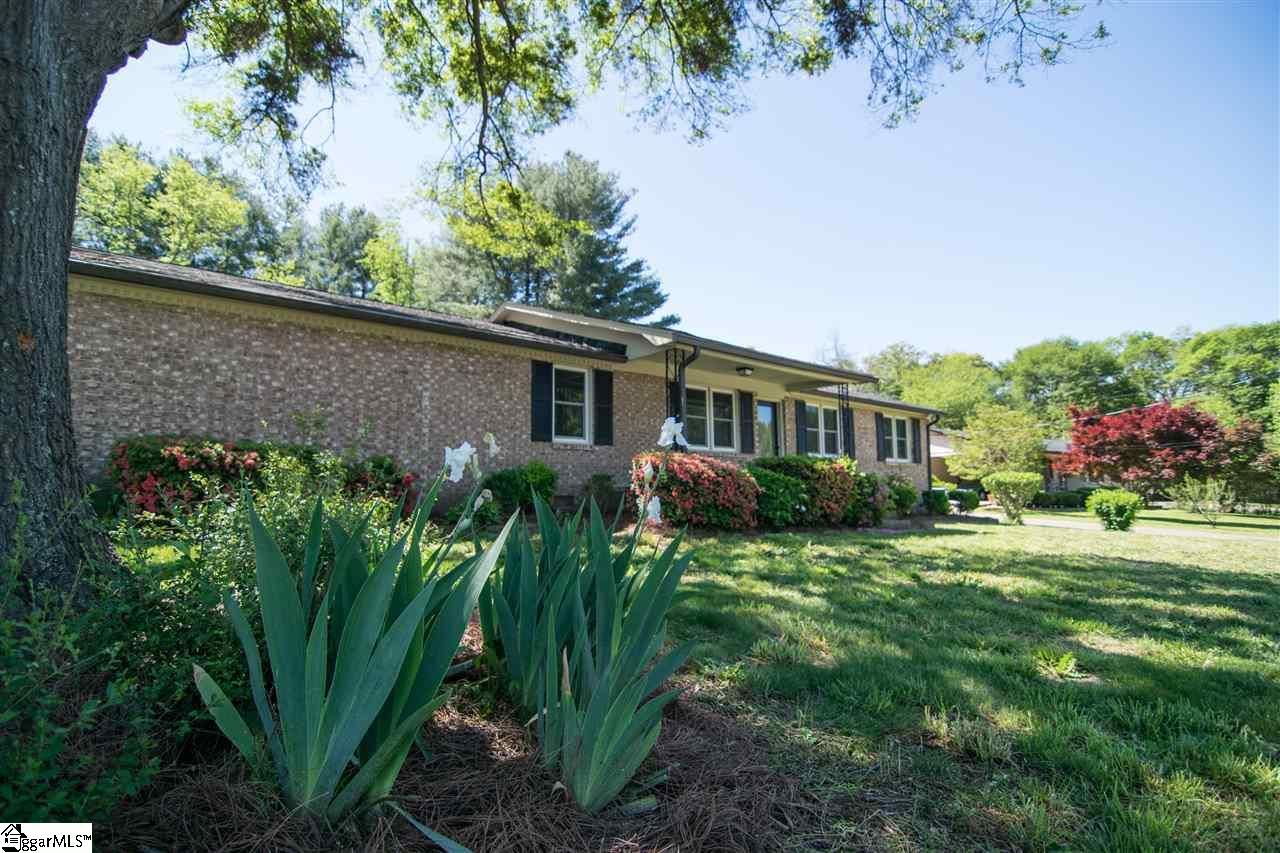 Property image 2 at 138 Barwood Circle, Greenville, SC 29611
