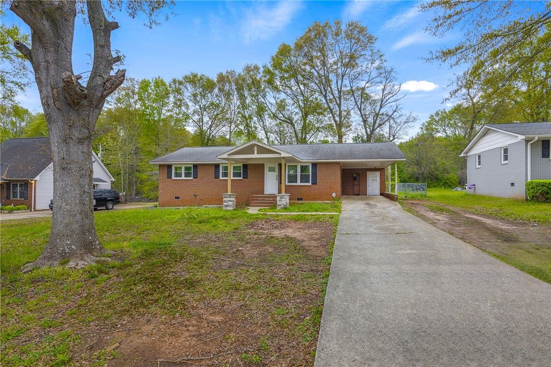 Property image 2 at 815 Winston Drive, Anderson, SC 29624