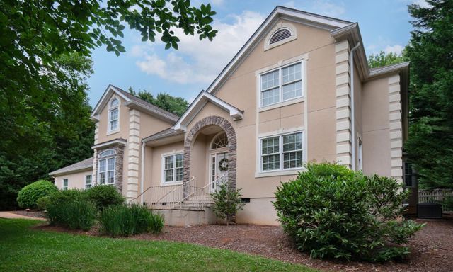 107 Valley Oak Drive
