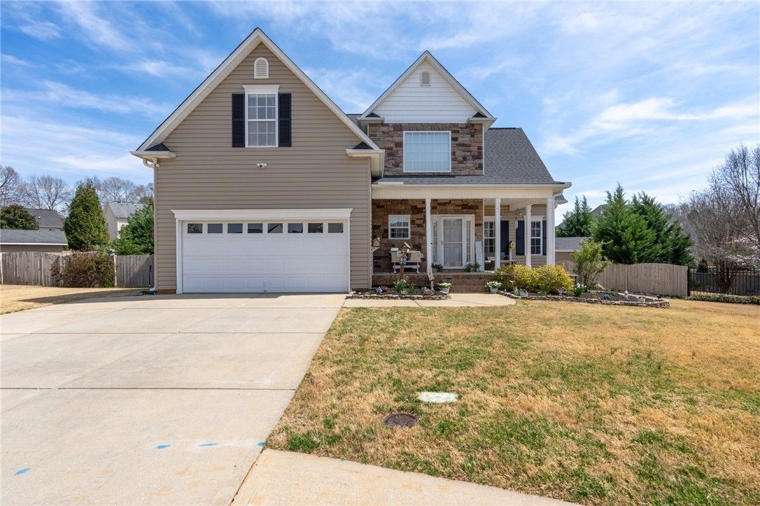 Main image of property at 39 Santee Court, Simpsonville, SC 29680