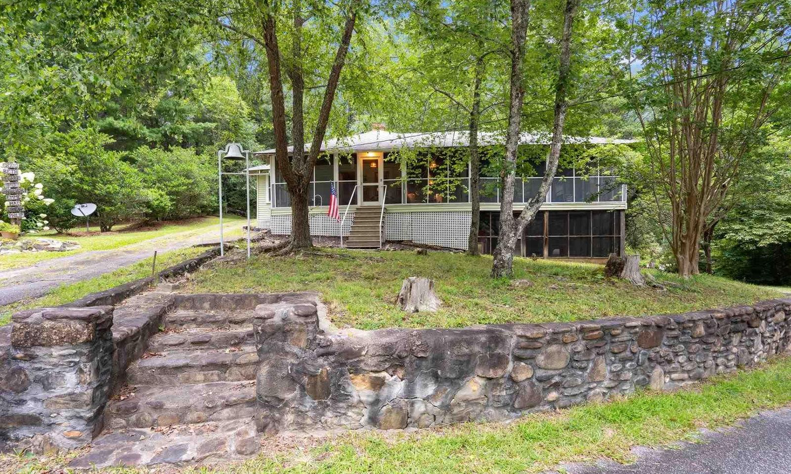 Main image of property at 4 N Lake Drive, Cleveland, SC 29635