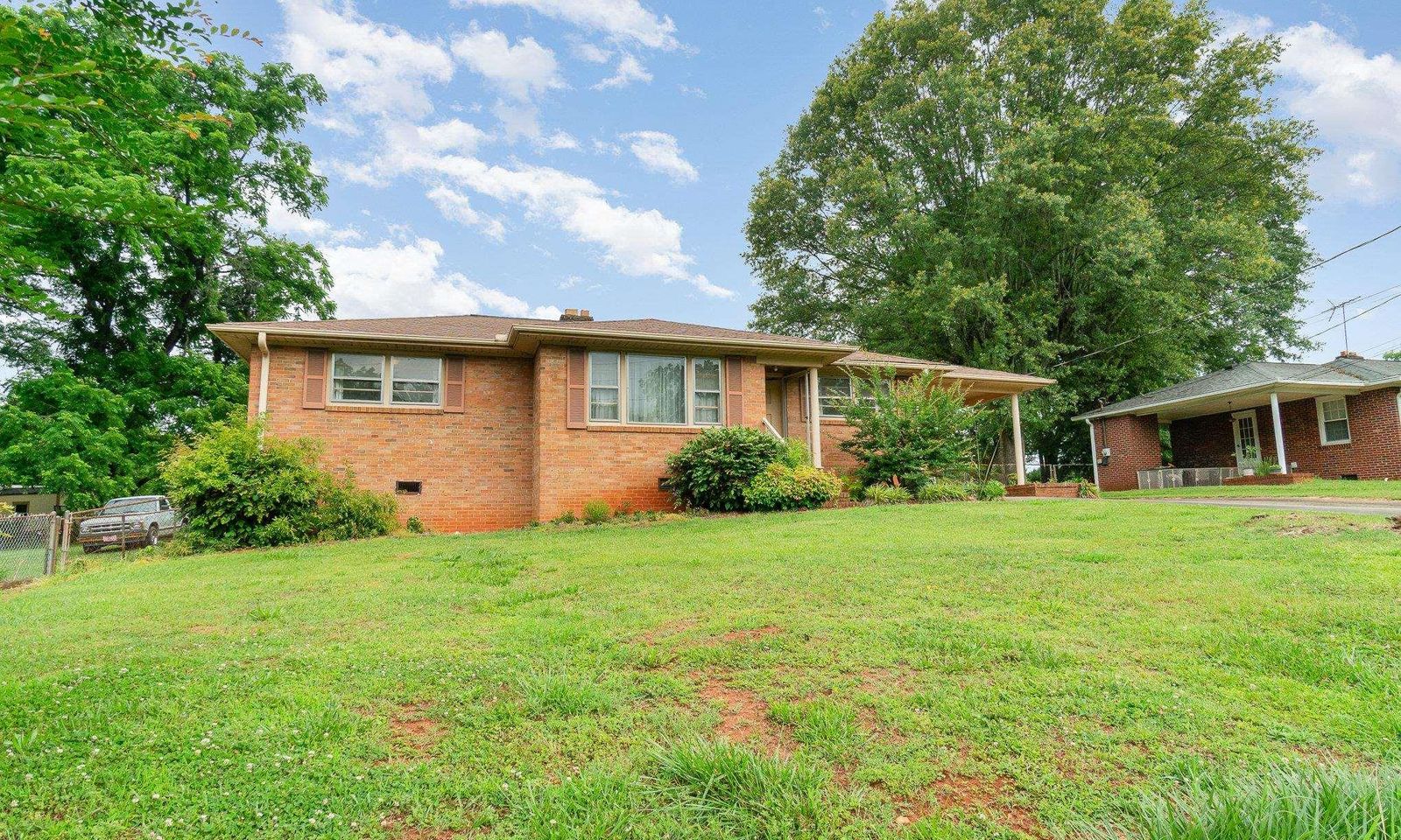 Property image 3 at 3 LYNHURST Drive, Greenville, SC 29611