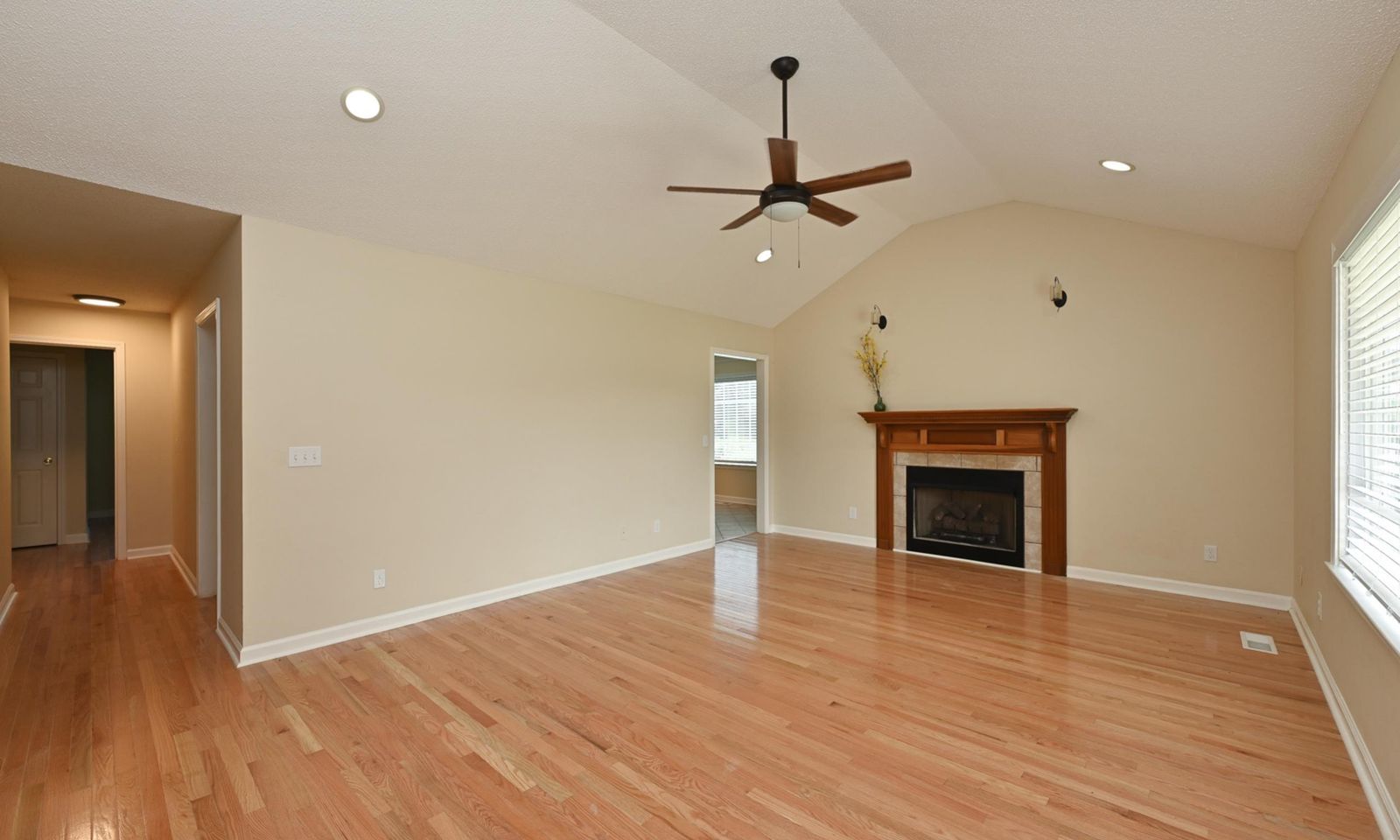 Property image 5 at 19 Raynes Court, Taylors, SC 29687