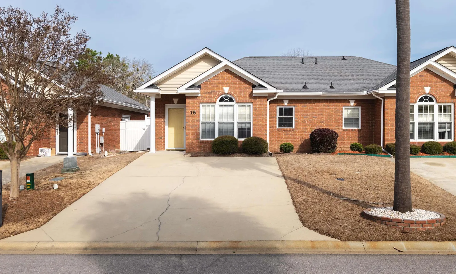 The Palmettos, Lexington Community