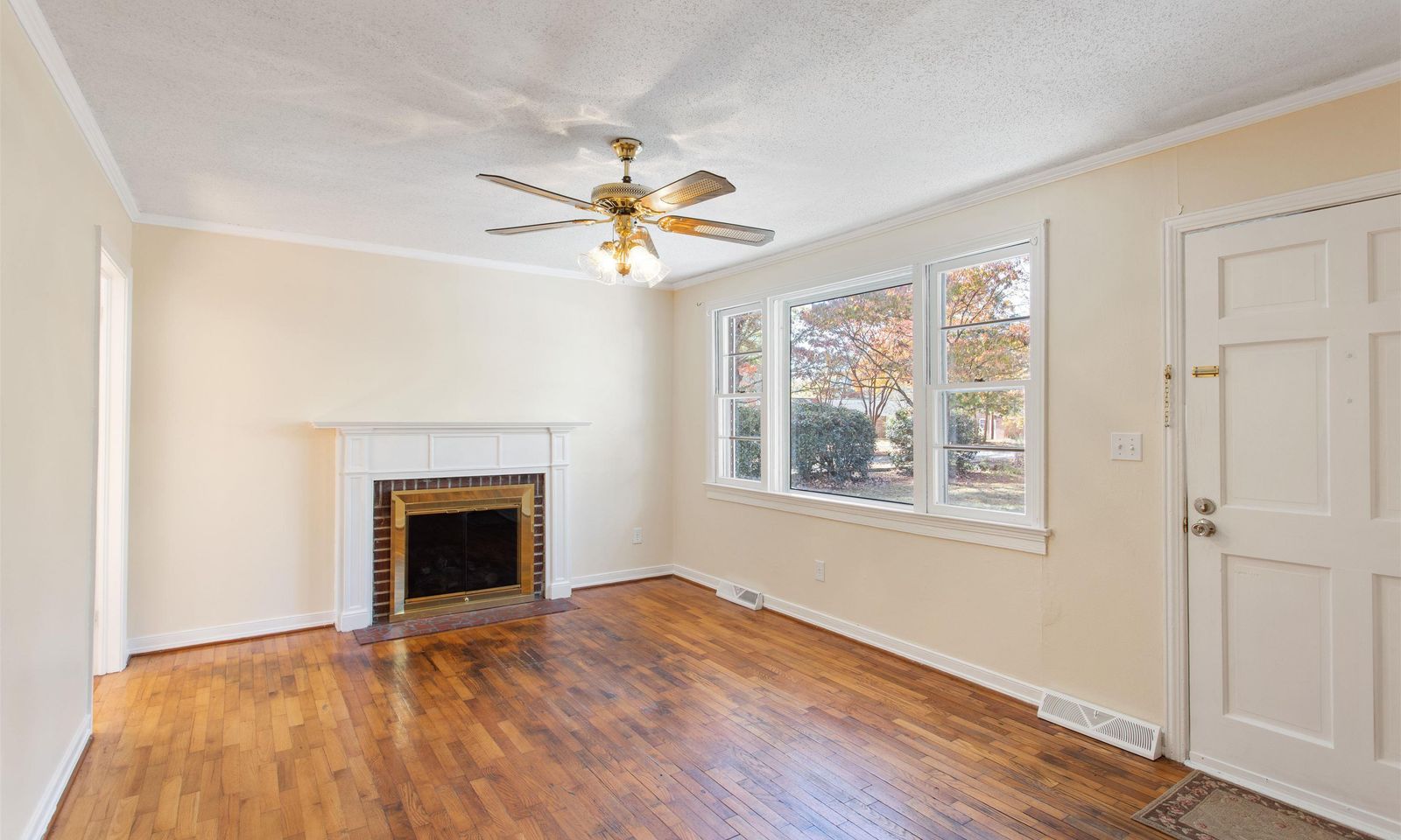 Property image 3 at 8 Linda Lane, Greenville, SC 29617-8119