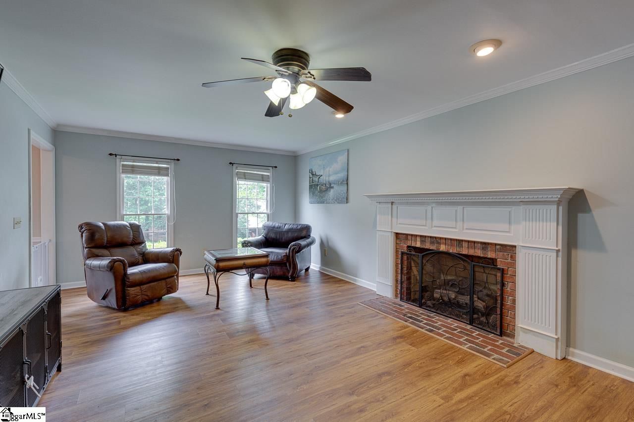 Property image 2 at 302 Woodington Drive, Greenville, SC 29607
