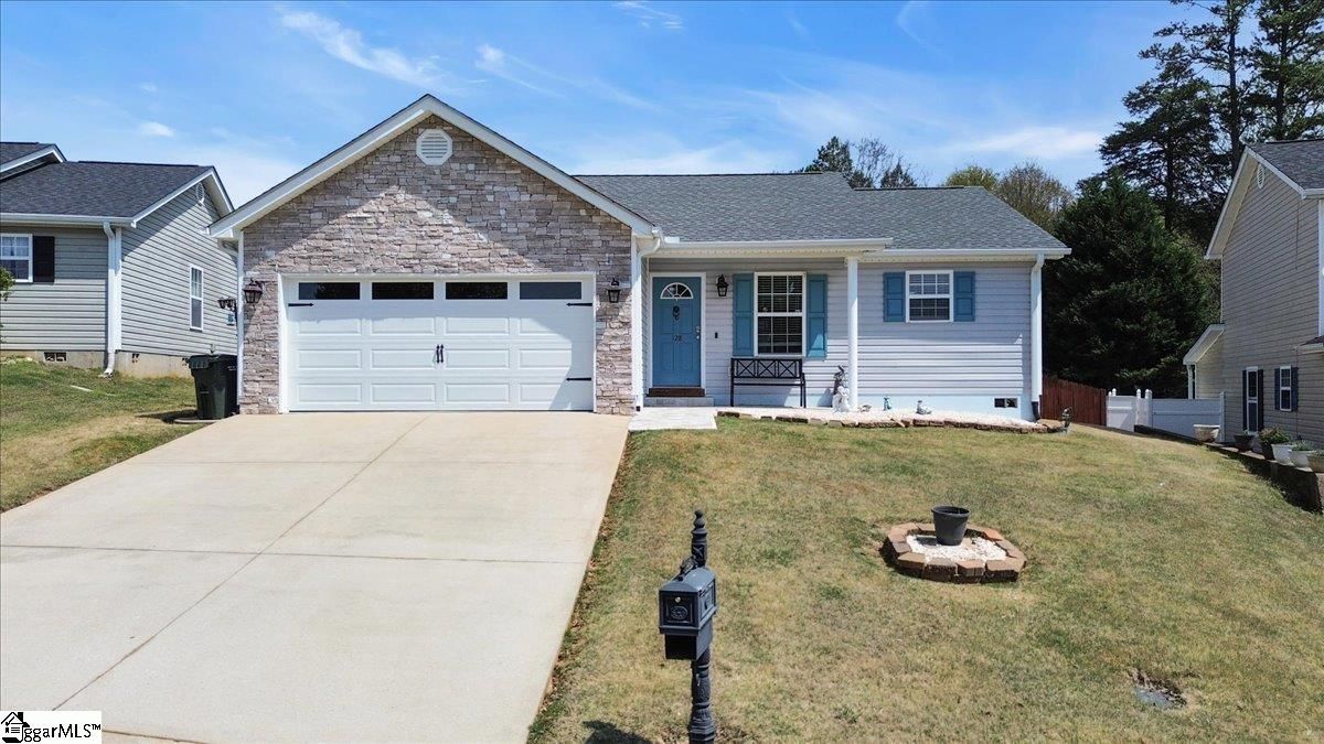 Property image 1 at 128 Kingscreek Drive, Greer, SC 29650