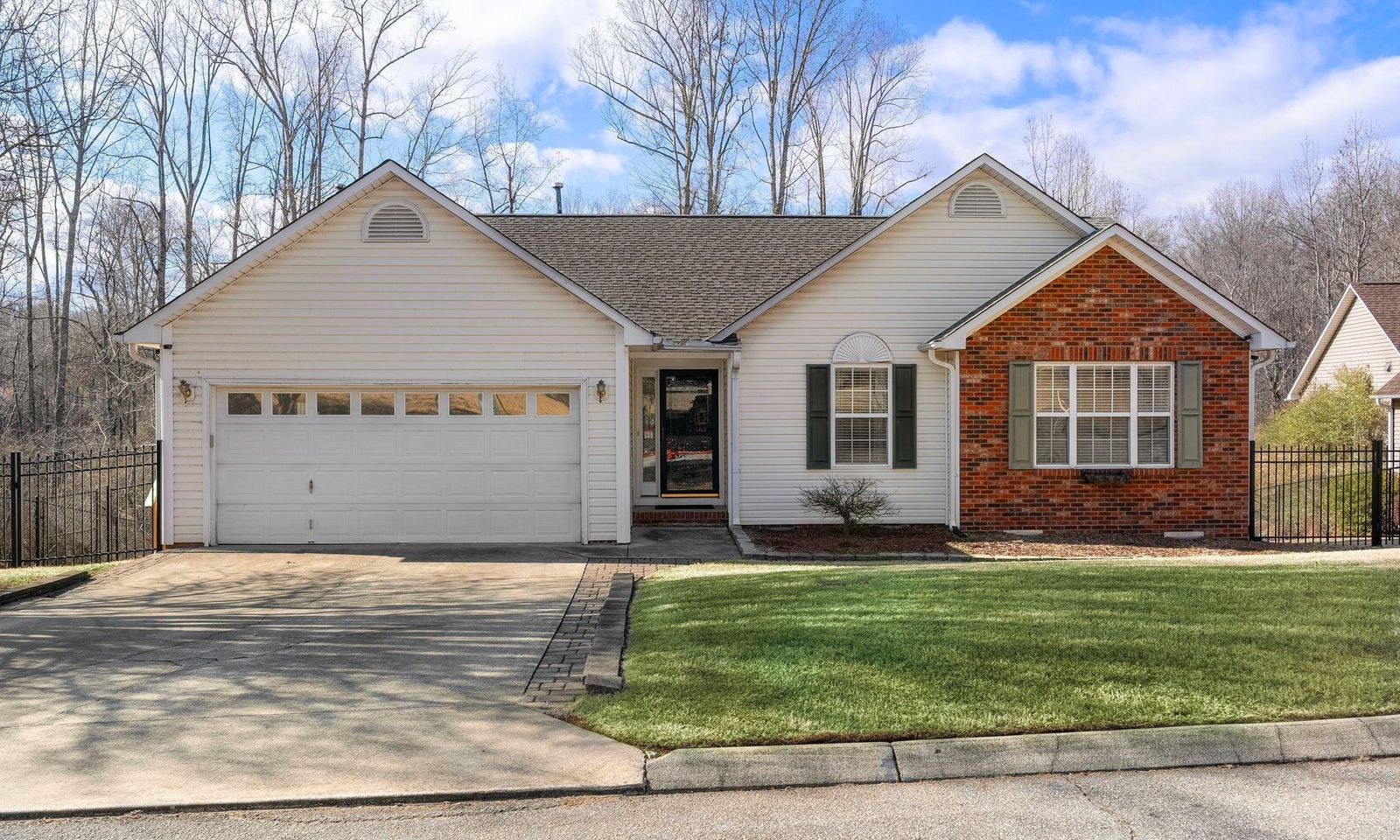 Property image 1 at 407 Stonington Way, Taylors, SC 29687