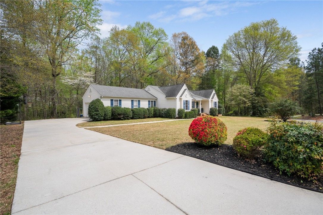 Property image 2 at 420 Brookstone Way, Central, SC 29630