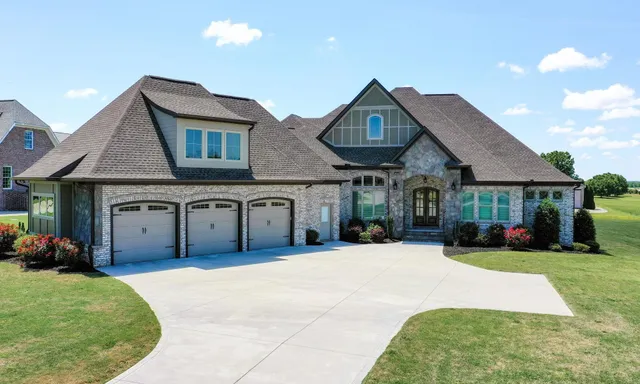 208 Vista Pointe Drive