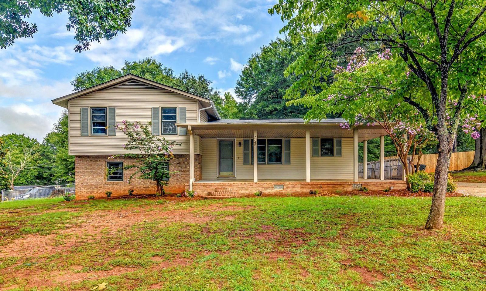 Property image 1 at 225 W Yellow Wood Drive, Simpsonville, SC 29680