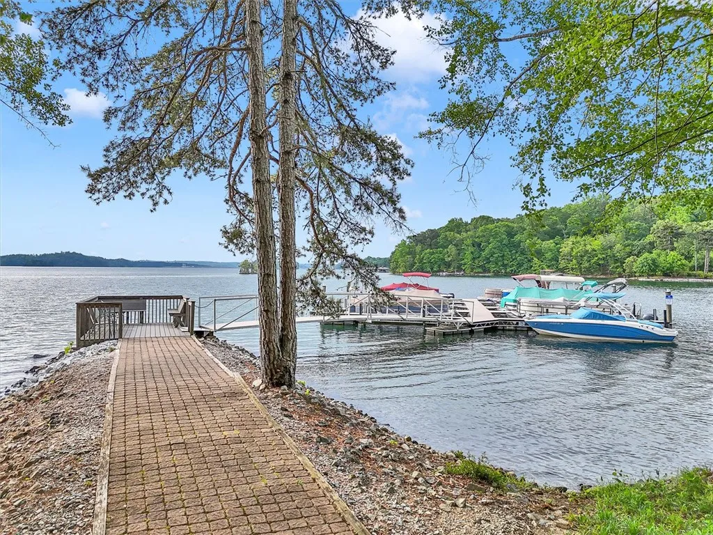 Keowee Harbours, Salem Community