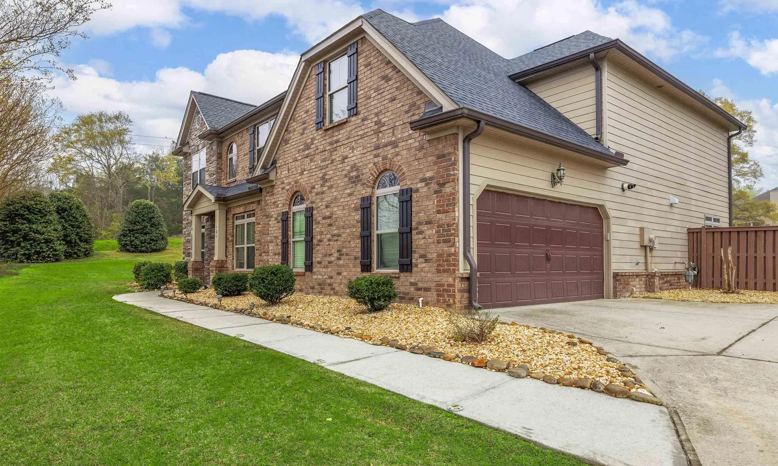 Tuscany Falls, Simpsonville Community