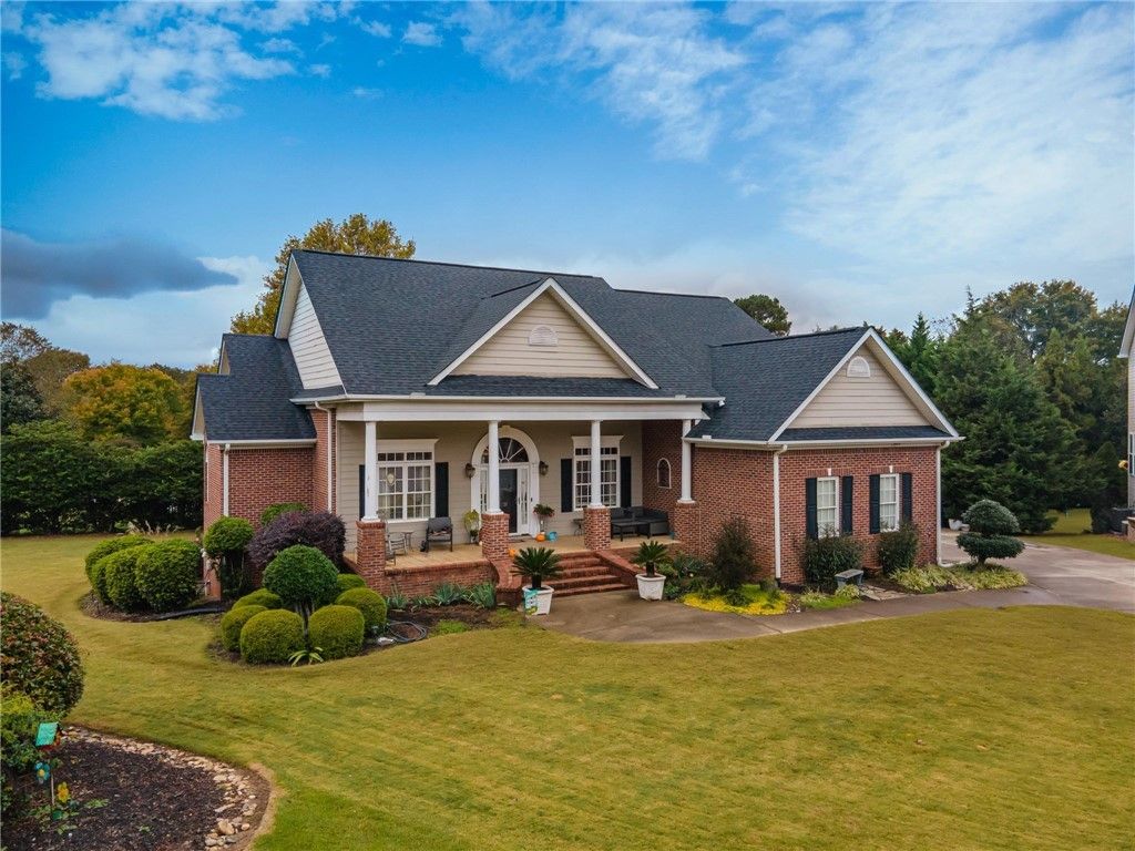 Main image of property at 121 Wicklow Court, Easley, SC 29642