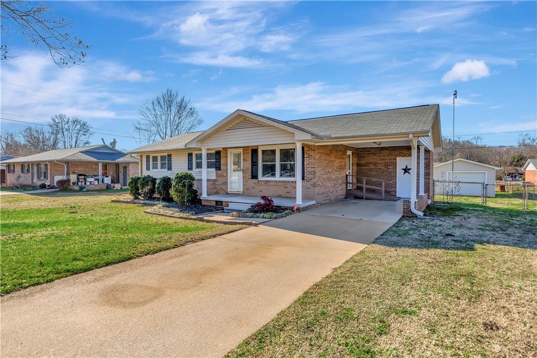 Property image 3 at 3512 Chipwood Drive, Anderson, SC 29624