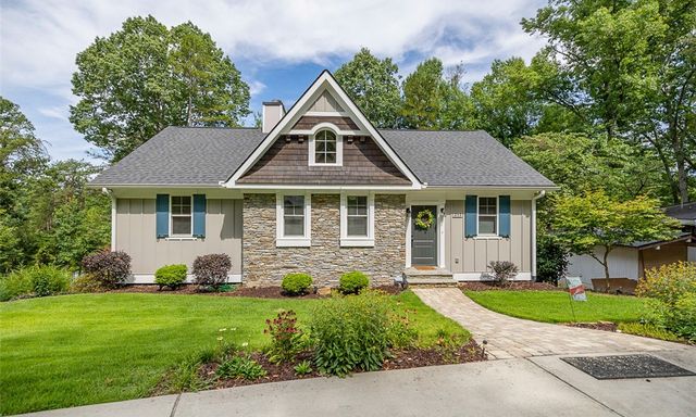211 Dogwood Road