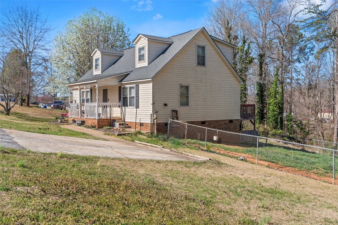 Property image 3 at 100 Oak Springs Court, Easley, SC 29640