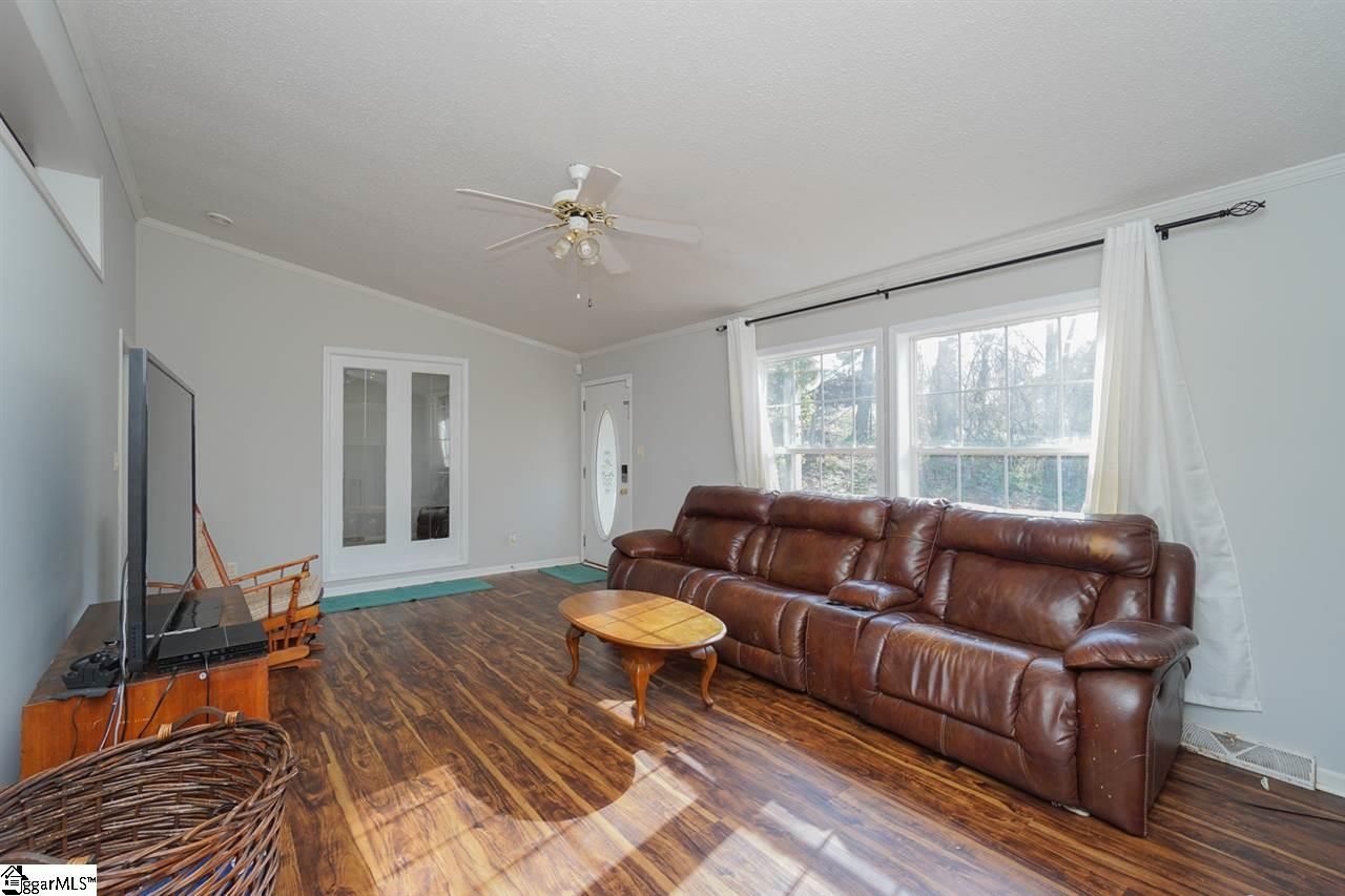 Property image 4 at 100 N Plainview Drive, Greenville, SC 29611