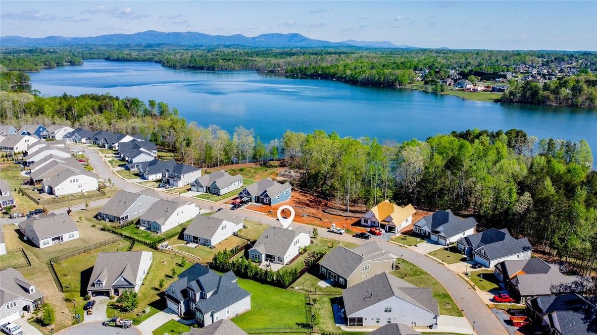 Property image 2 at 125 Double Crest Drive, Taylors, SC 29687