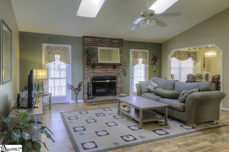 Property image 2 at 102 Glasgow Court, Greenville, SC 29607