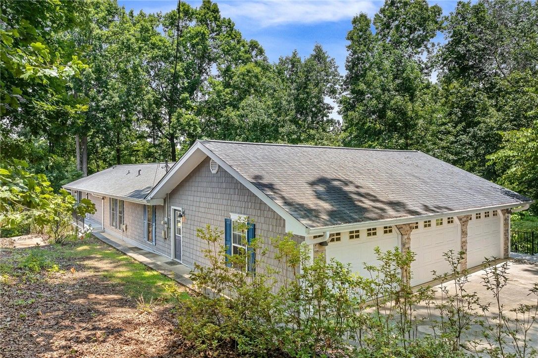 Property image 2 at 112 Tulip Lane, Westminster, SC 29693